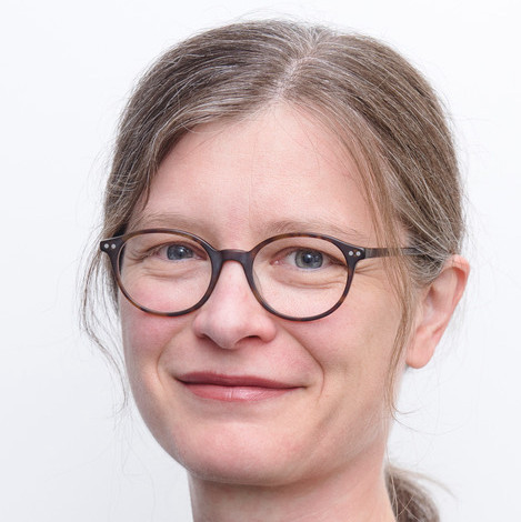 Dies ist ein Portrait von Ulrike Freywald.